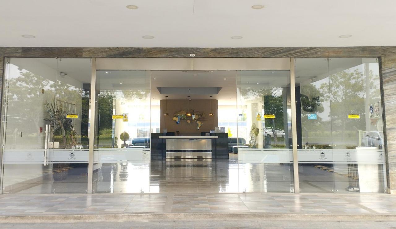 Hotel Royal Elim International Кали Екстериор снимка Entrance to the museum