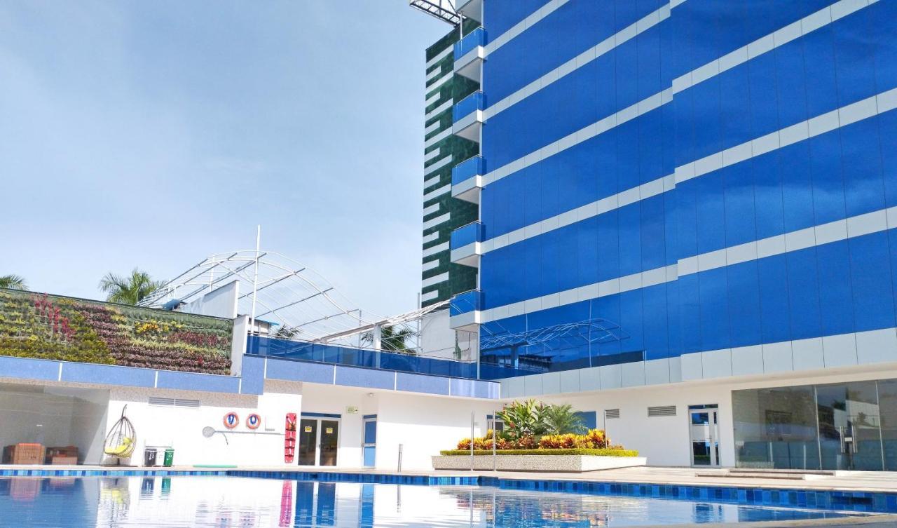 Hotel Royal Elim International Кали Екстериор снимка The pool at the hotel