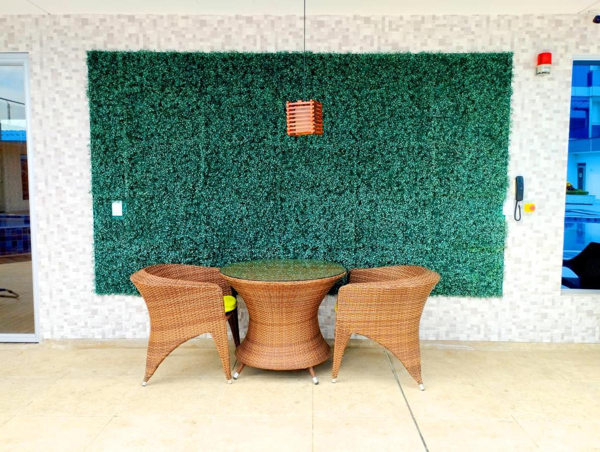 Hotel Royal Elim International Кали Екстериор снимка Artificial green wall