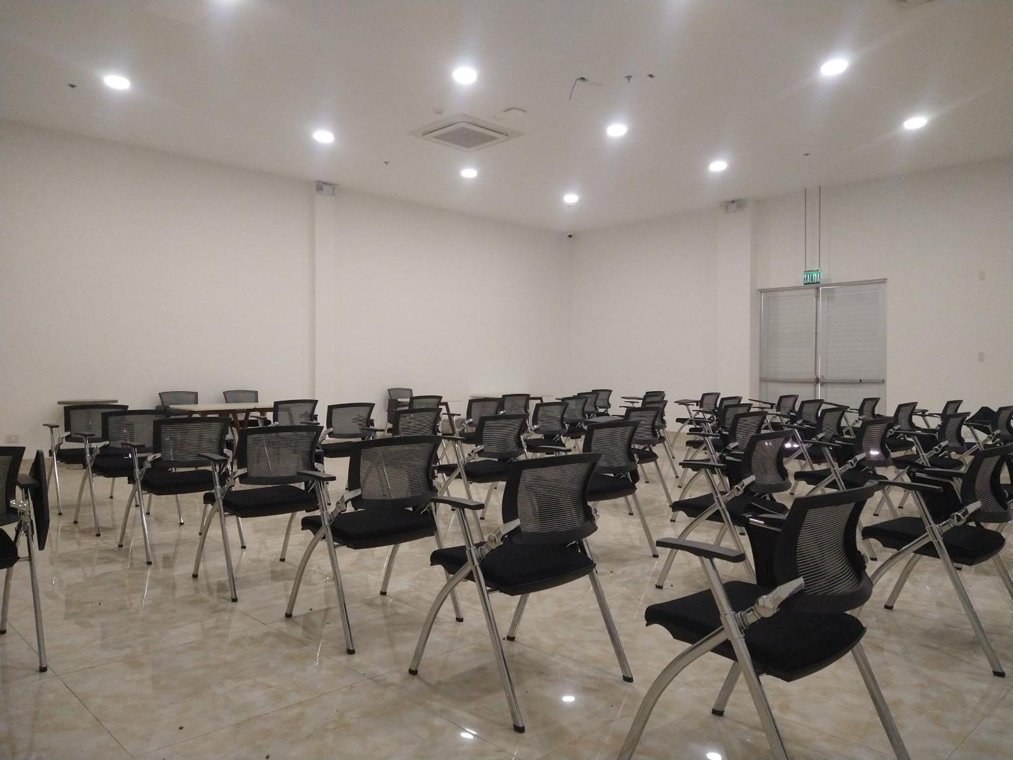 Hotel Royal Elim International Кали Екстериор снимка The conference room