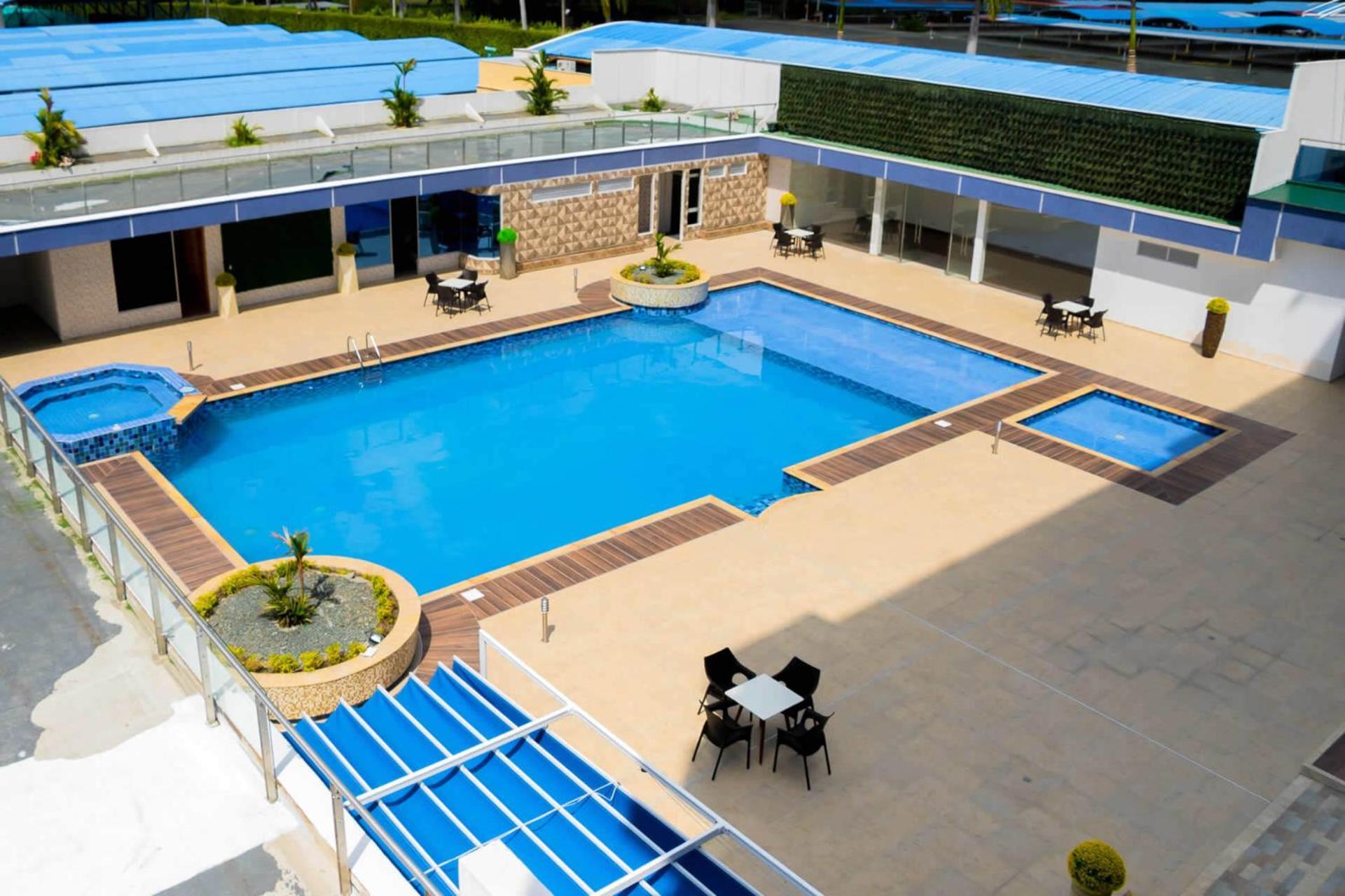 Hotel Royal Elim International Кали Екстериор снимка The pool at the hotel