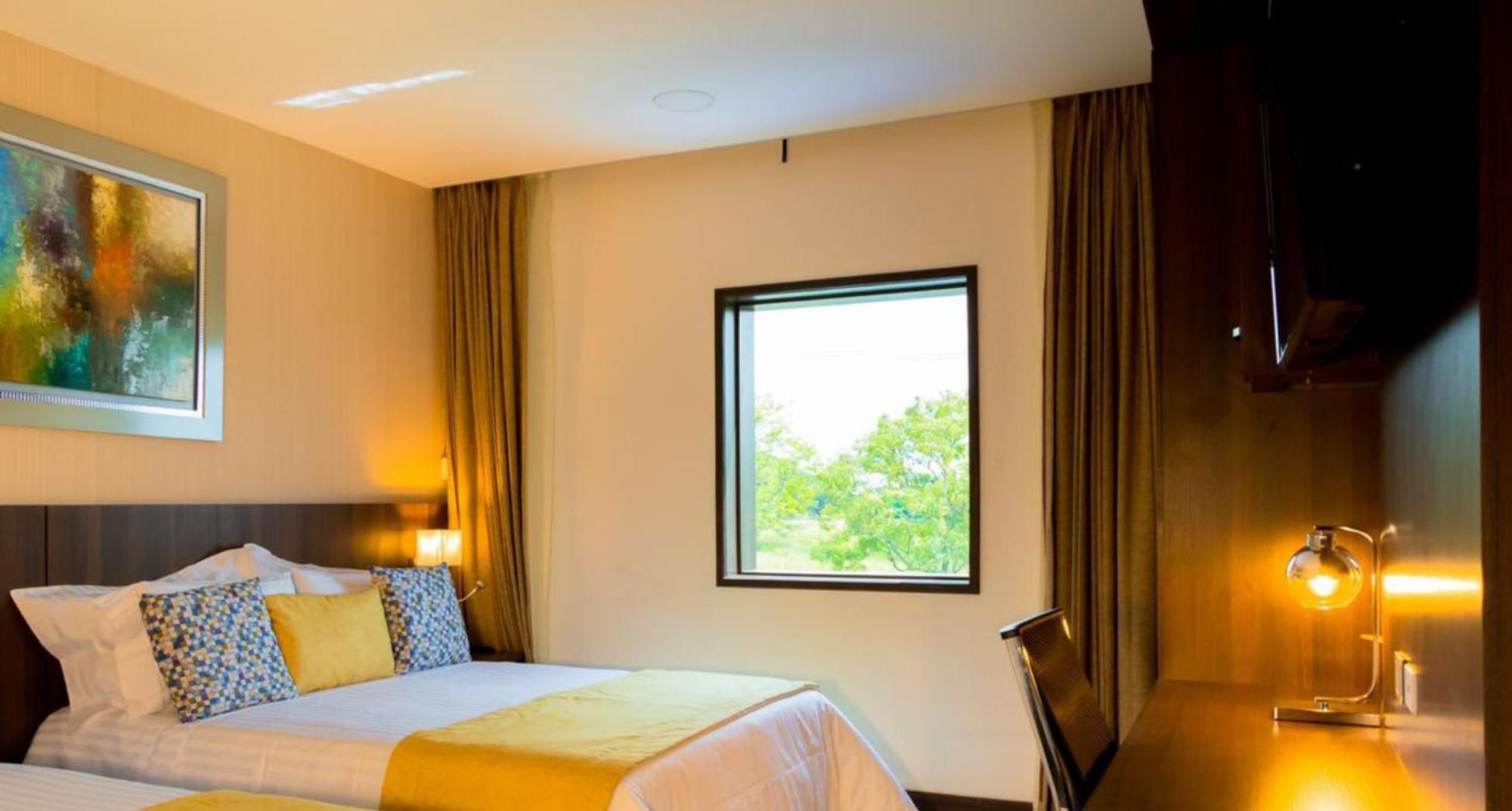 Hotel Royal Elim International Кали Екстериор снимка
