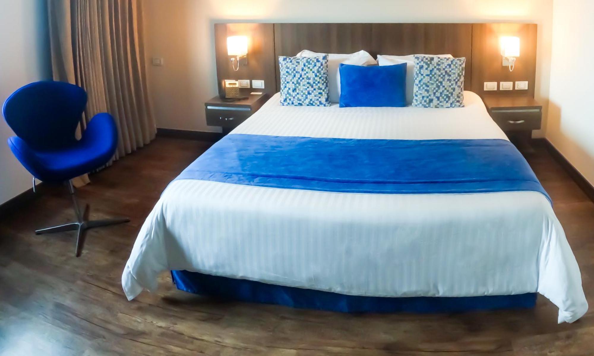 Hotel Royal Elim International Кали Екстериор снимка A bedroom at the hotel