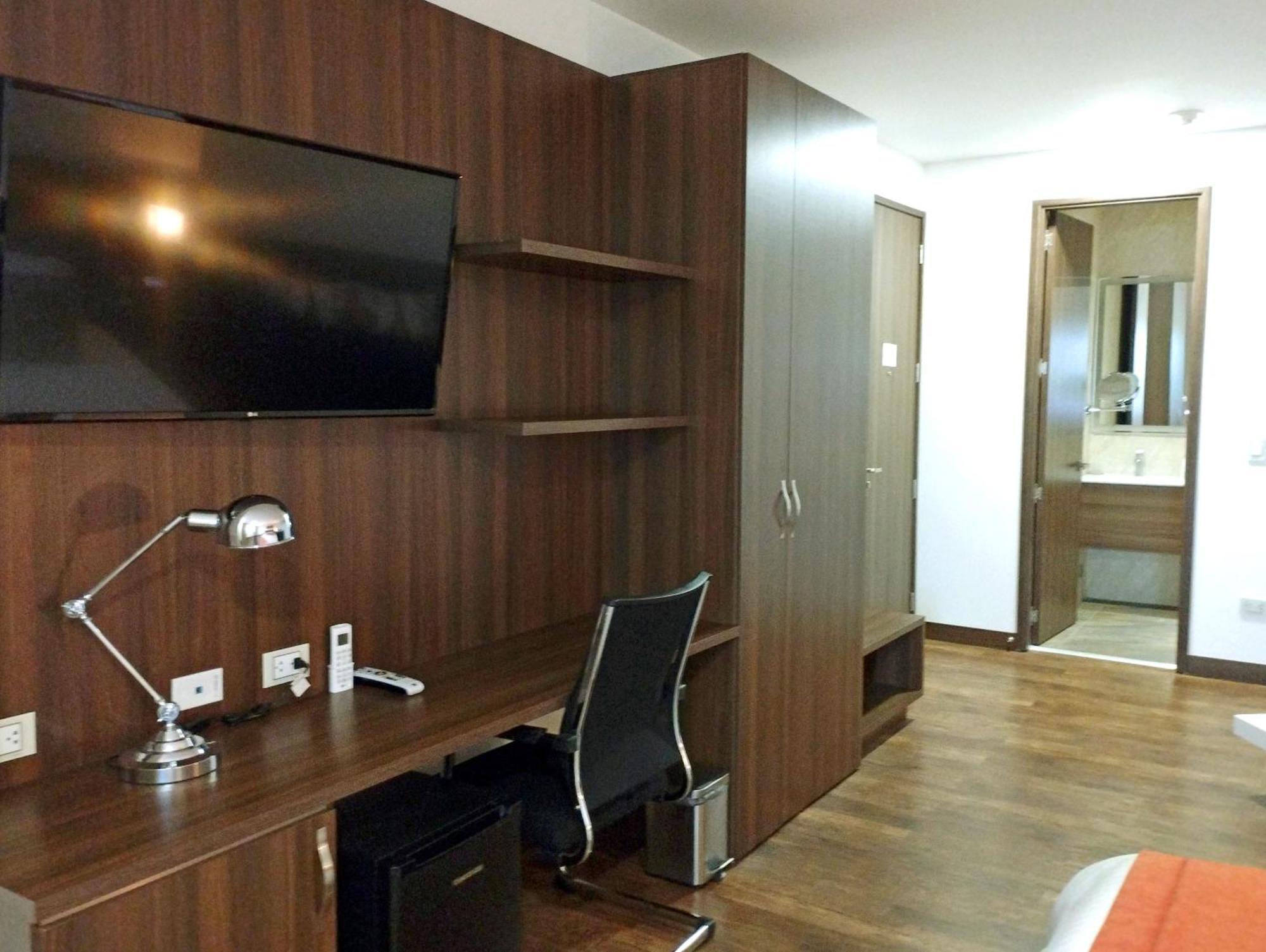 Hotel Royal Elim International Кали Екстериор снимка A typical bedroom in the halls of residence